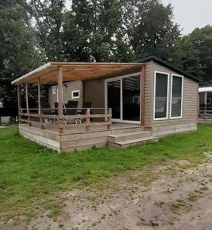 Chalet 2 Landgoedcamping Nienoord In Leek Екстериор снимка